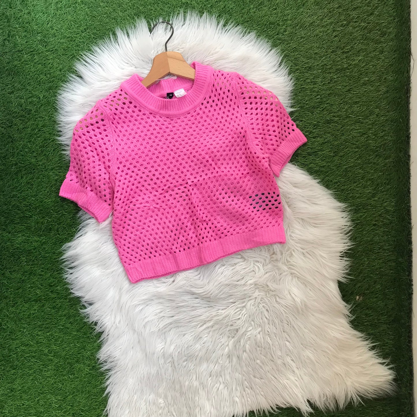 Hnm pink crop sweater