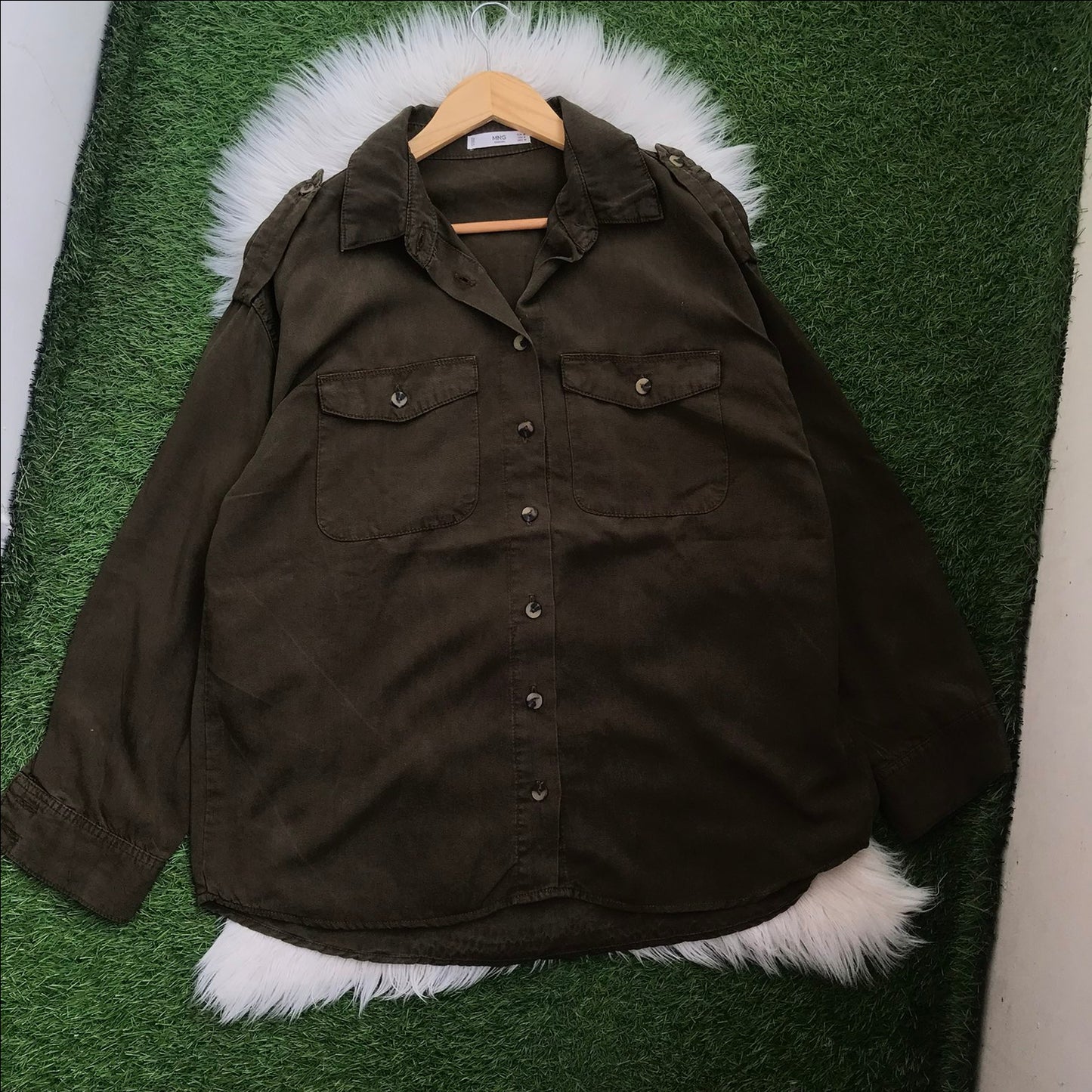 Mng button down