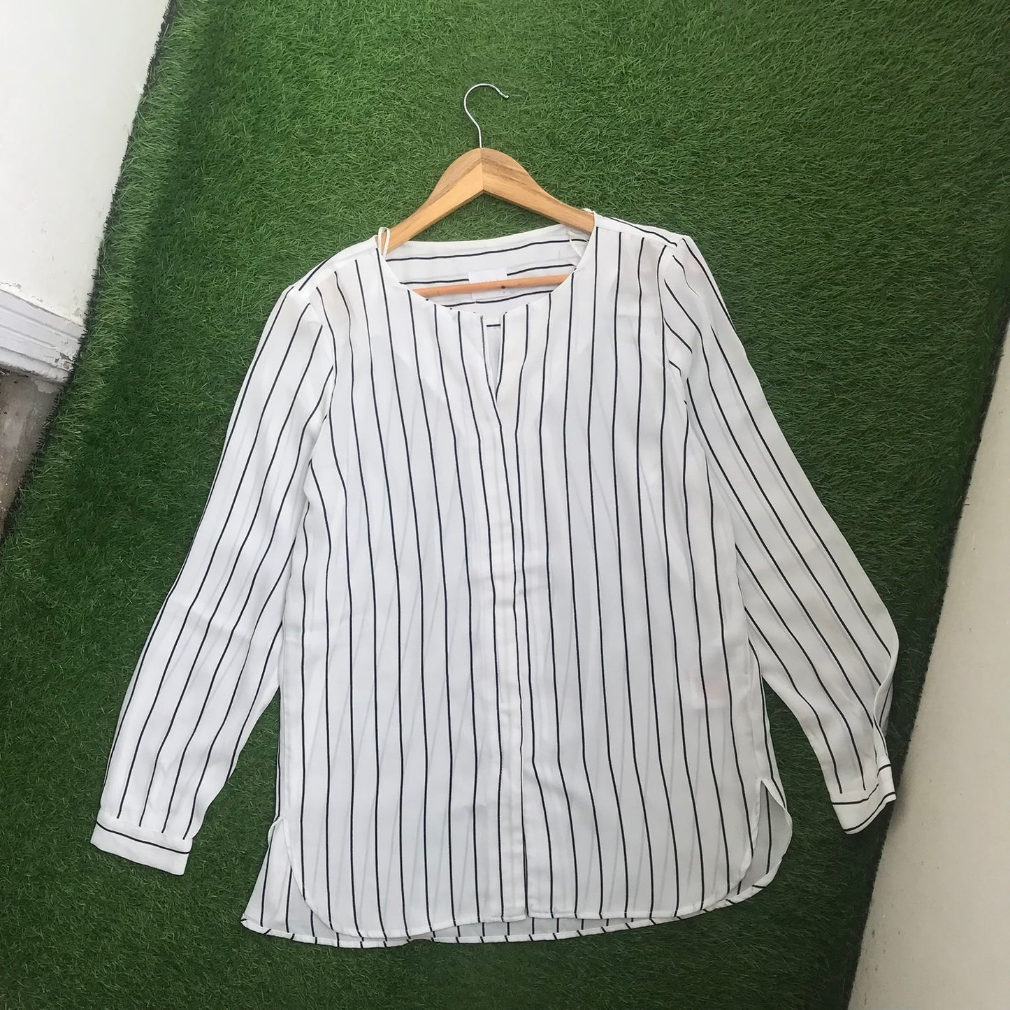 BUTTON DOWN