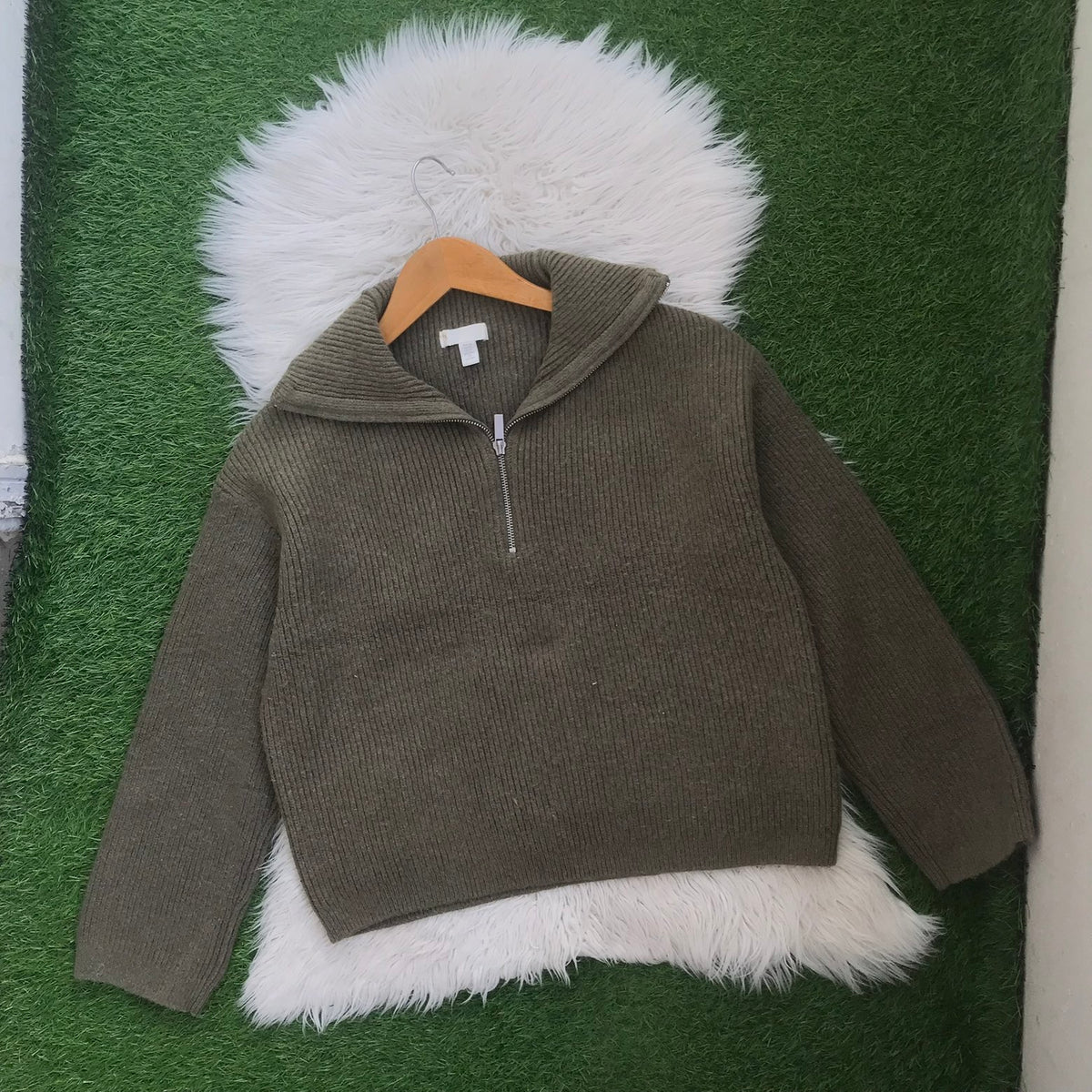HnM sweater