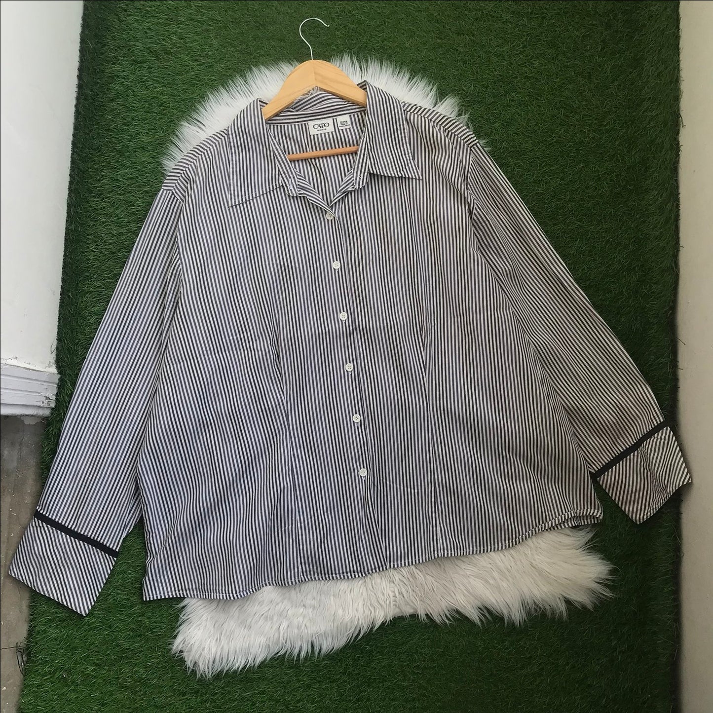 BUTTON DOWN