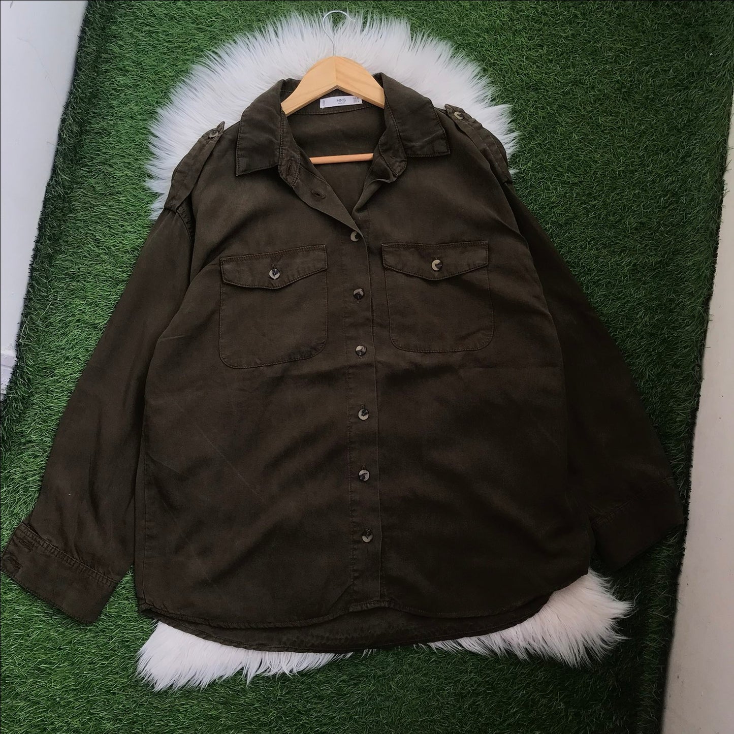 Mng button down