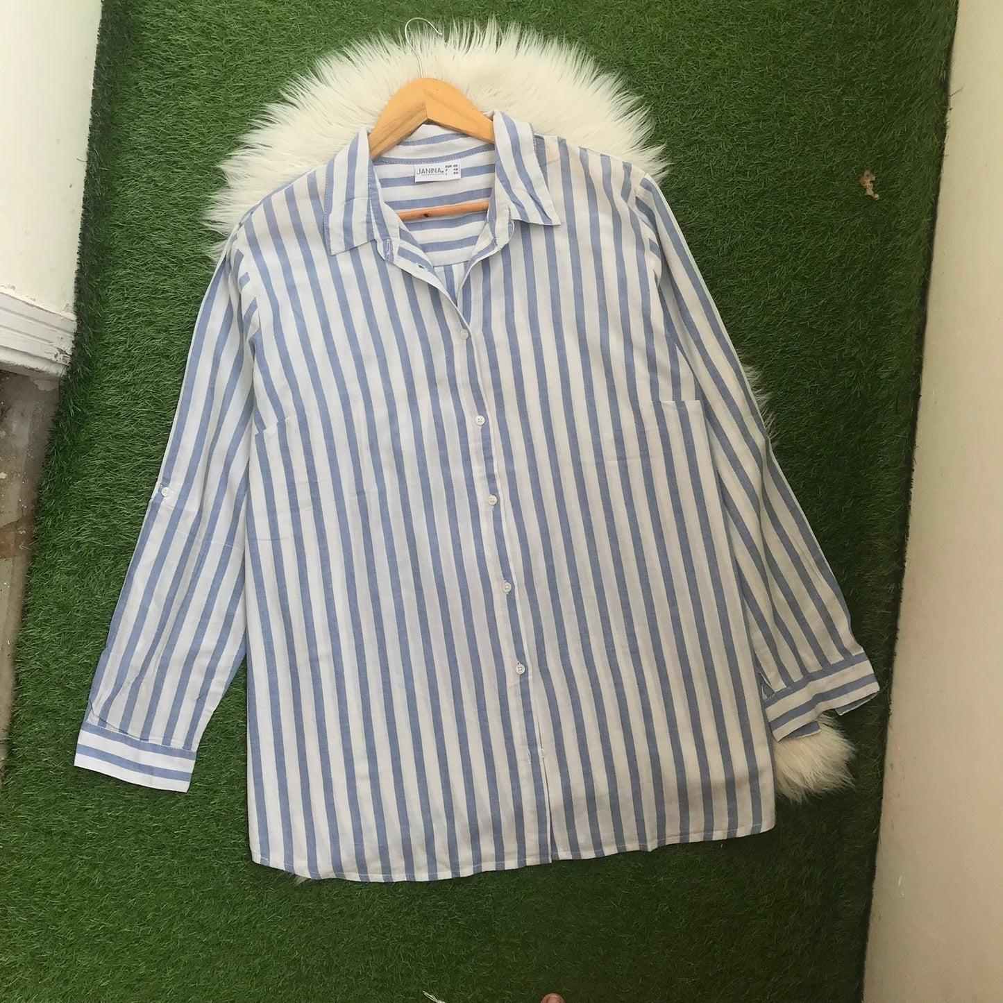 BUTTON DOWN