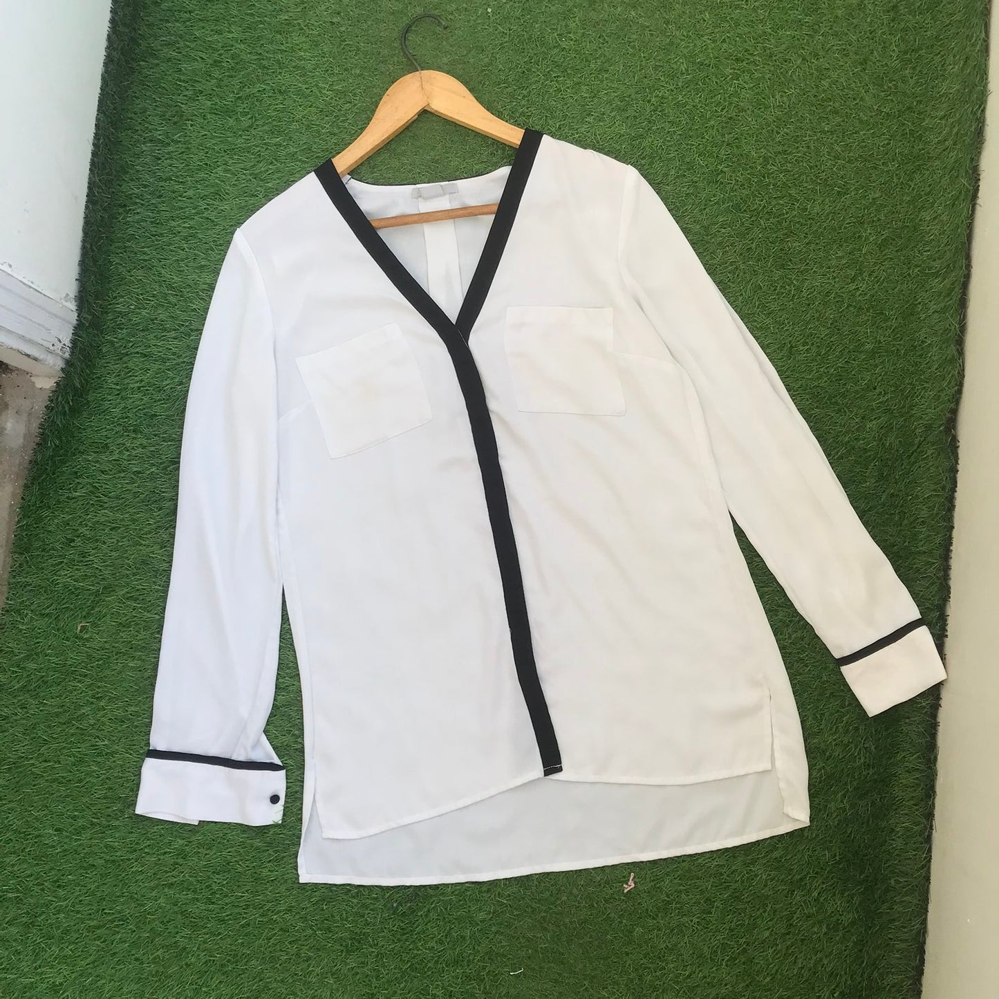 BUTTON DOWN