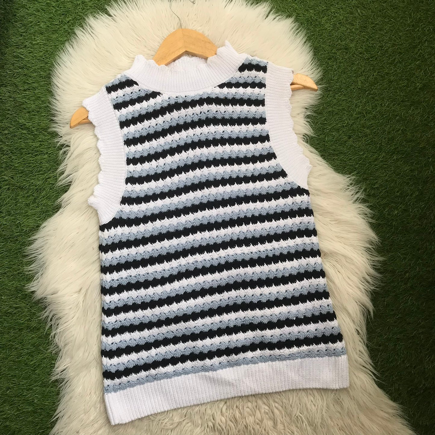 Vest sweater✨