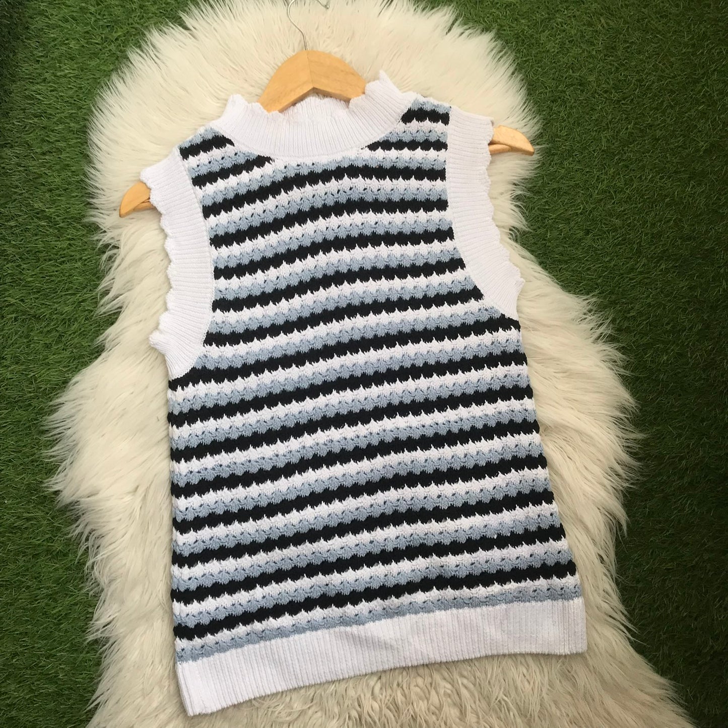 Vest sweater✨