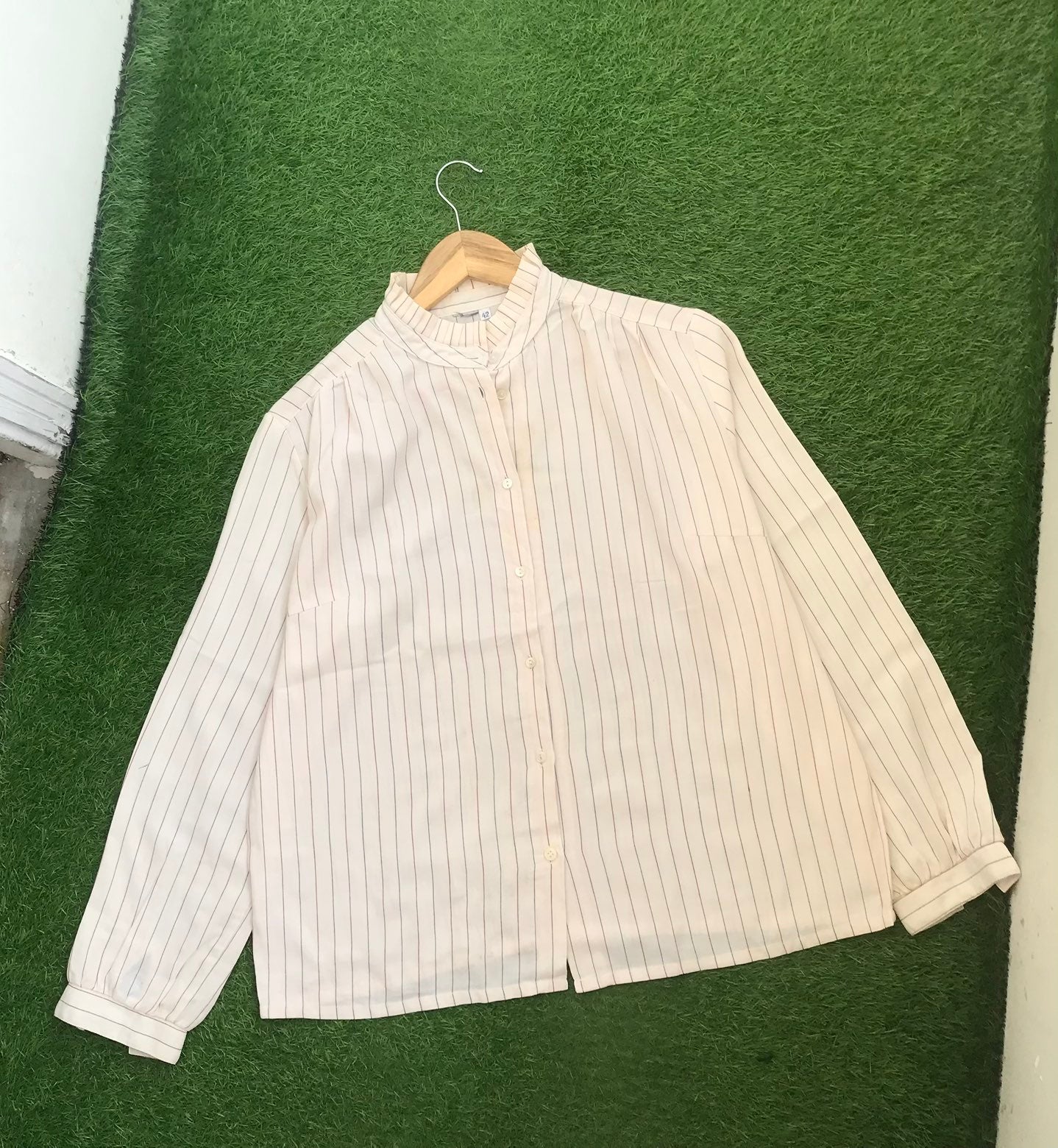 BUTTON DOWN
