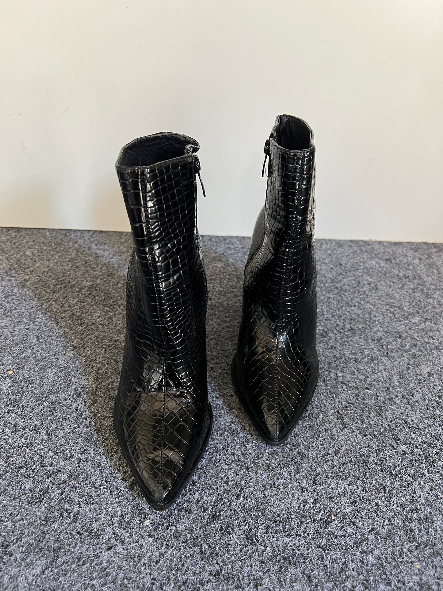 Pretty little things Boots