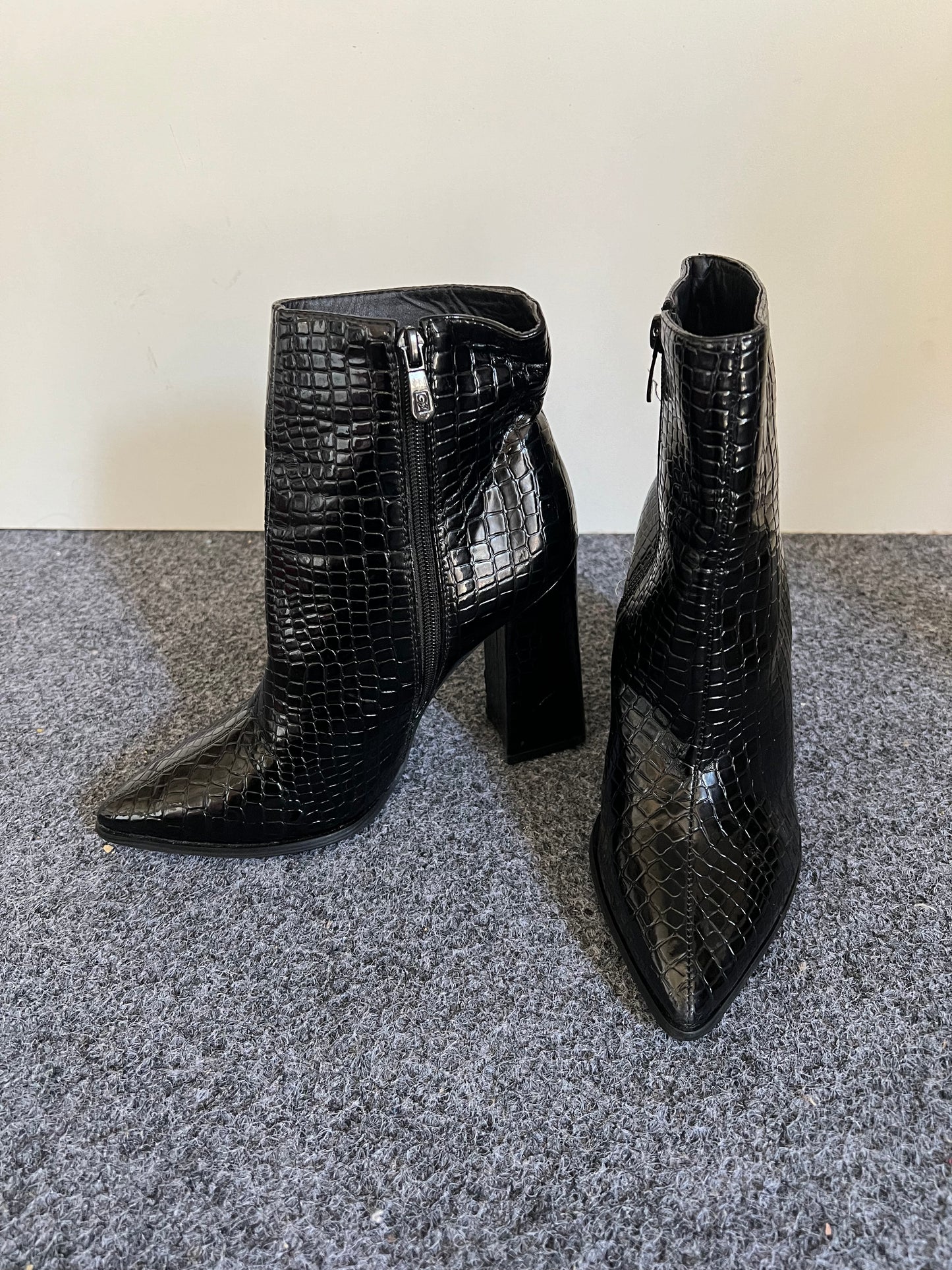 Pretty little things Boots