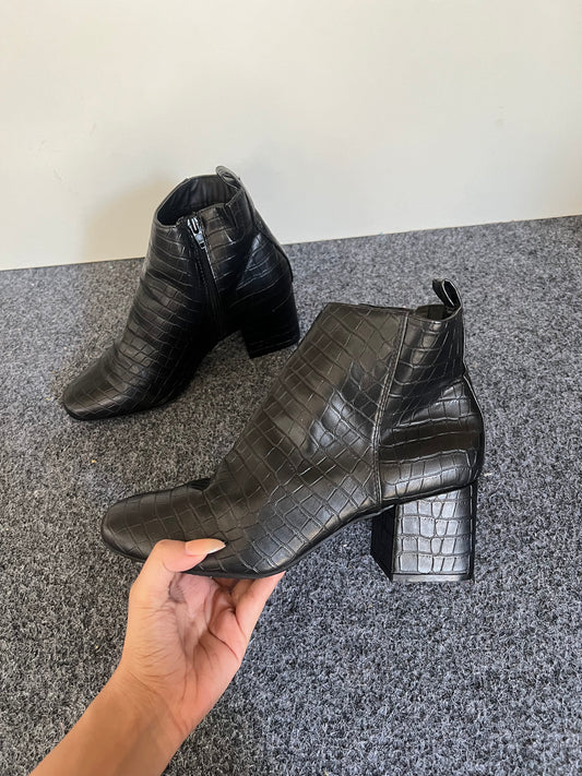 Time and Tru Boots