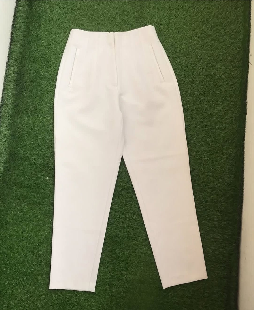 Offwhite pants(s)