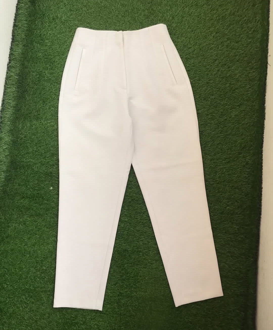 Offwhite pants(s)