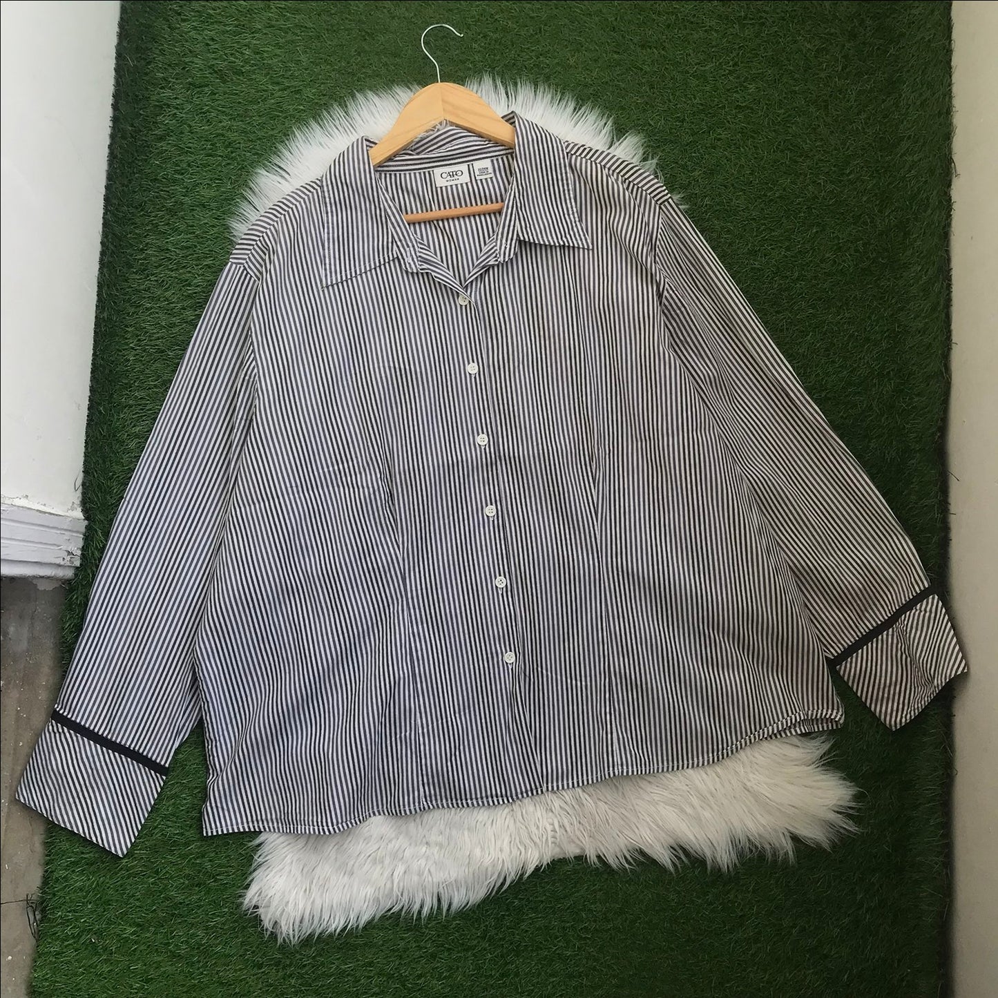 BUTTON DOWN