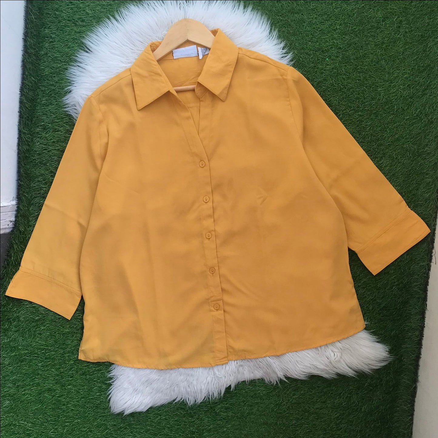 BUTTON DOWN