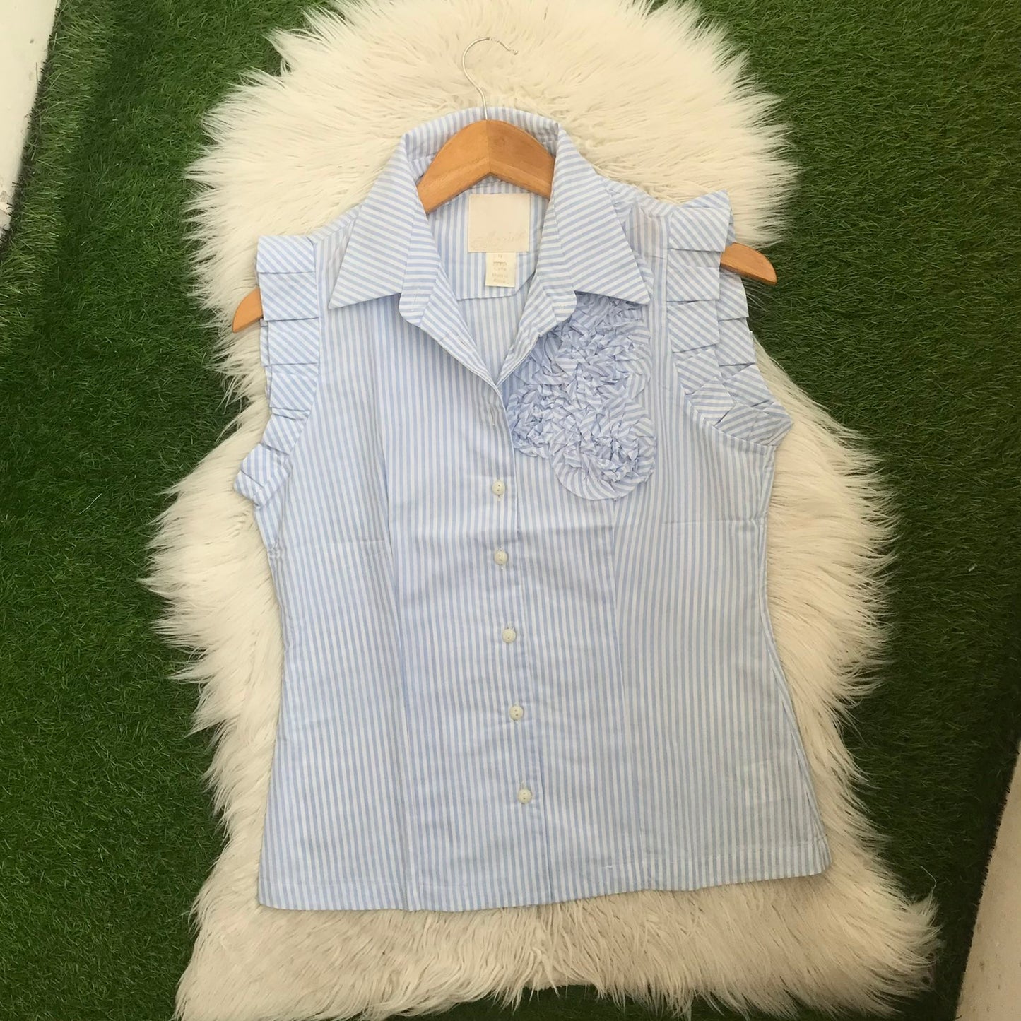 BUTTON DOWN