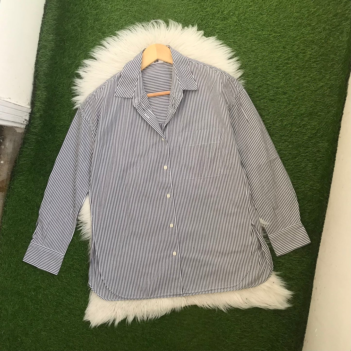 BUTTON DOWN