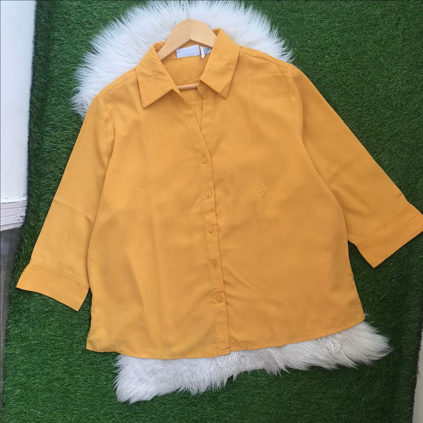 BUTTON DOWN
