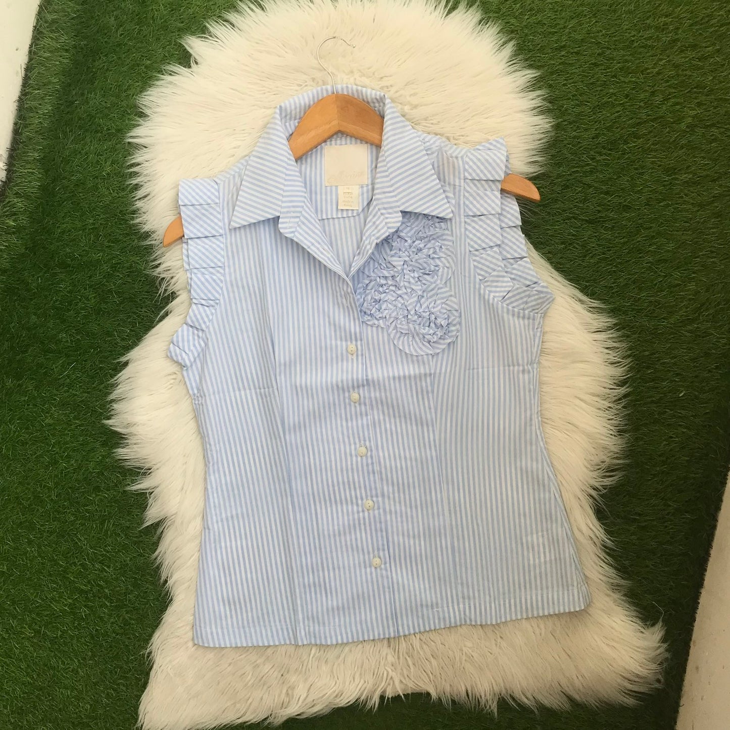 BUTTON DOWN