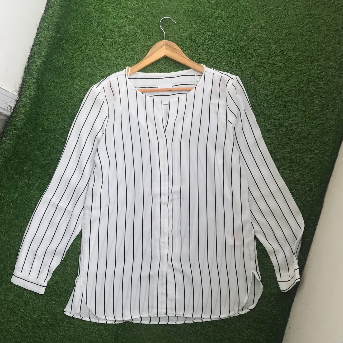 BUTTON DOWN