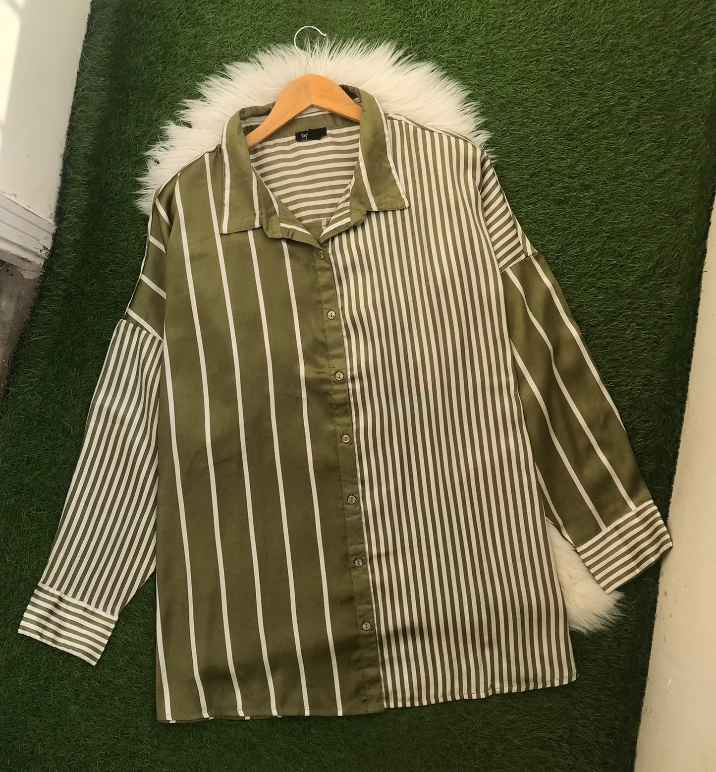 BUTTON DOWN