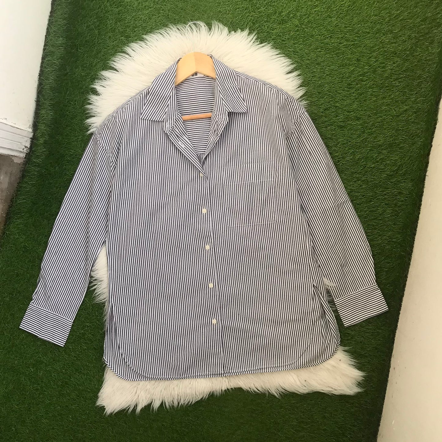 BUTTON DOWN