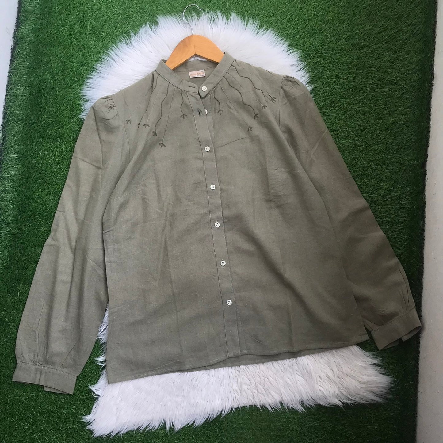 BUTTON DOWN